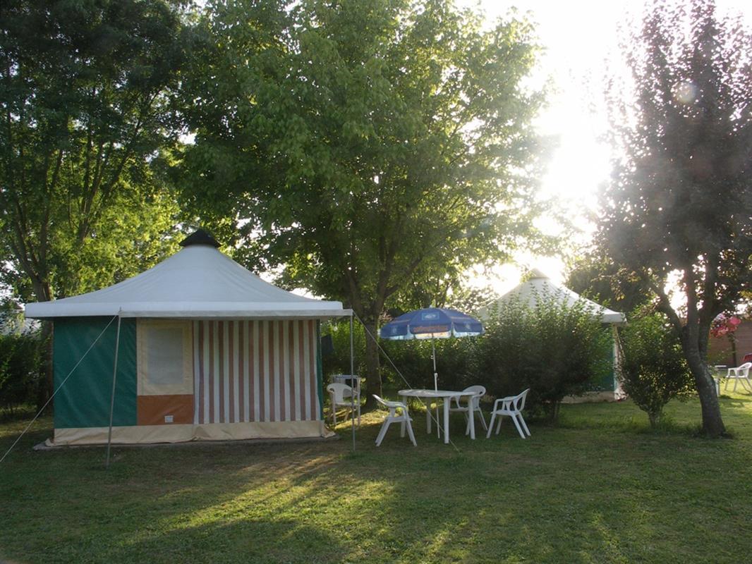 Camping Au Bois Dormant Hotell Chauffour-sur-Vell Exteriör bild